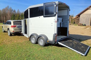Transport Koni Trójmiasto Equi-Pet przyczepa